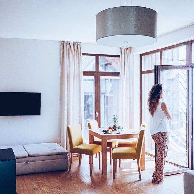 Na blogu właśnie wylądował nowy post podsumowujący nasz pobyt w @osadasniezka. Co nas zachwyciło a co przeraziło? Odpowiedź znajdziecie w poście (link w bio) Wakacyjny kalendarz został prawie całkowicie zapełniony. ————–————
Mam teraz pytanie do osób które spędzały dłuższy zimowy czas poza naszym krajem, gdzieś w Europie (to ważne) - jakie kierunki polecacie? .
.
#osadasniezka#góry#polskiegóry#interiordesign#interior#homedesign#homedecor#post#lifestyle Na blogu właśnie wylądował nowy post podsumowujący nasz pobyt w @osadasniezka. Co nas zachwyciło a co przeraziło? Odpowiedź znajdziecie w poście (link w bio) Wakacyjny kalendarz został prawie całkowicie zapełniony. ————–————
Mam teraz pytanie do osób które spędzały dłuższy zimowy czas poza naszym krajem, gdzieś w Europie (to ważne) - jakie kierunki polecacie? .
.
#osadasniezka#góry#polskiegóry#interiordesign#interior#homedesign#homedecor#post#lifestyle